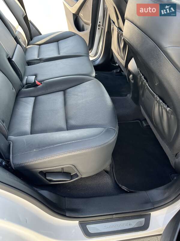 Позашляховик / Кросовер Hyundai Santa FE 2015 в Чернівцях