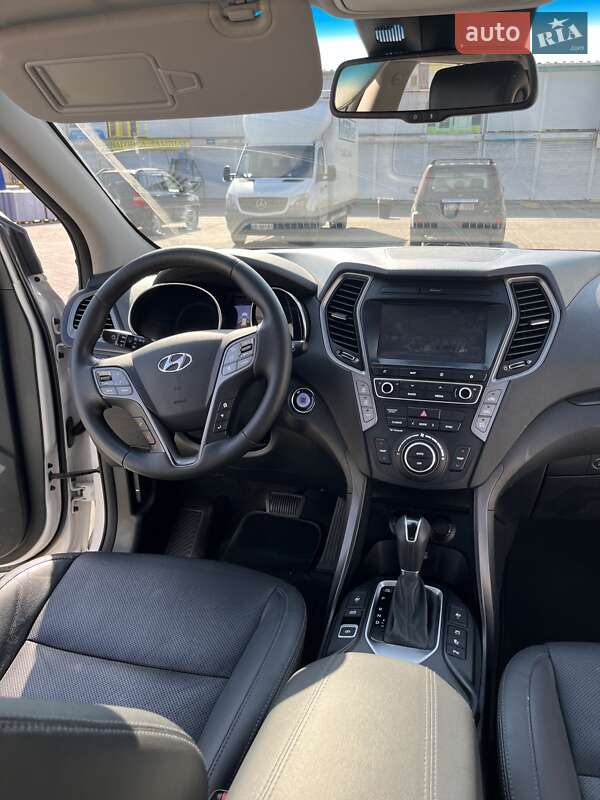 Позашляховик / Кросовер Hyundai Santa FE 2015 в Чернівцях