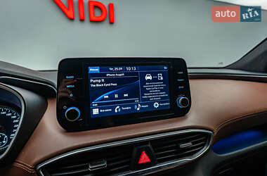 Внедорожник / Кроссовер Hyundai Santa FE 2021 в 