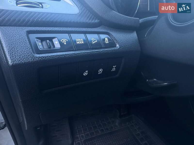 Позашляховик / Кросовер Hyundai Santa FE 2016 в Краснокутську