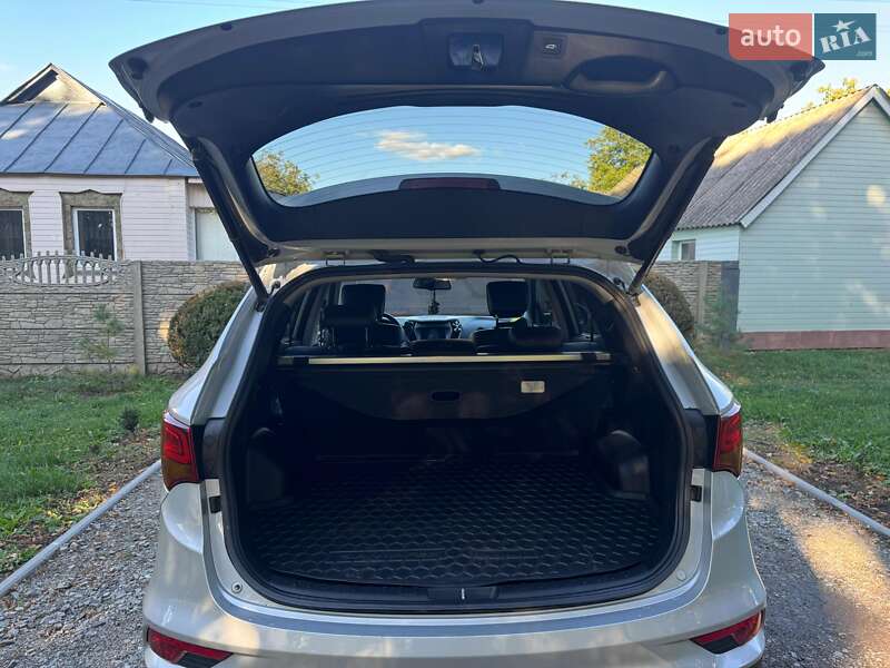 Позашляховик / Кросовер Hyundai Santa FE 2016 в Краснокутську