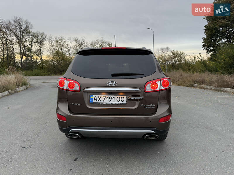 Позашляховик / Кросовер Hyundai Santa FE 2011 в Краснограді