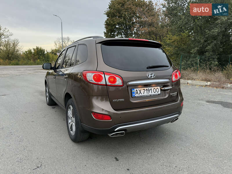 Позашляховик / Кросовер Hyundai Santa FE 2011 в Краснограді