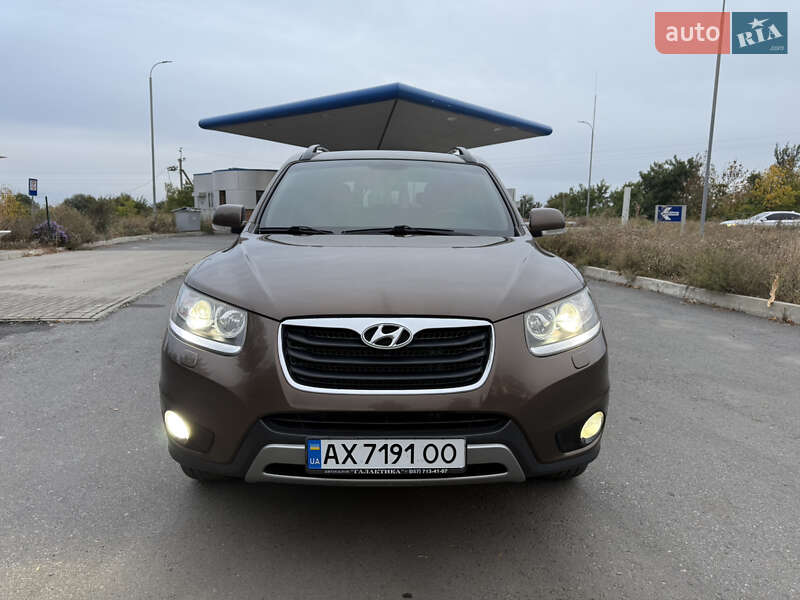 Позашляховик / Кросовер Hyundai Santa FE 2011 в Краснограді
