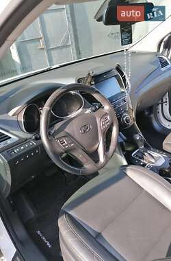 Внедорожник / Кроссовер Hyundai Santa FE 2015 в 
