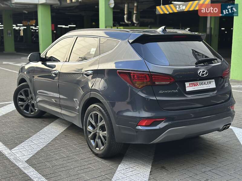 Внедорожник / Кроссовер Hyundai Santa FE 2017 в Киеве