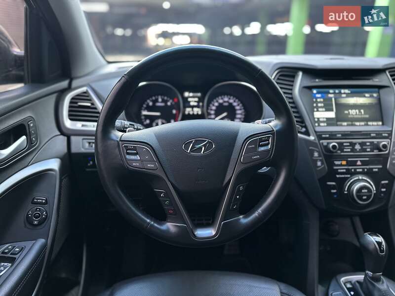 Внедорожник / Кроссовер Hyundai Santa FE 2017 в Киеве