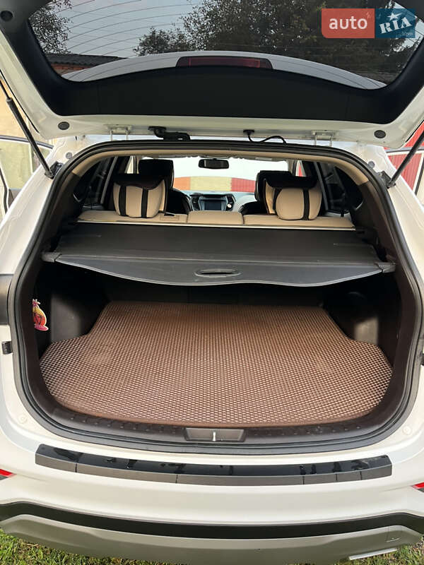 Внедорожник / Кроссовер Hyundai Santa FE 2016 в Борщеве