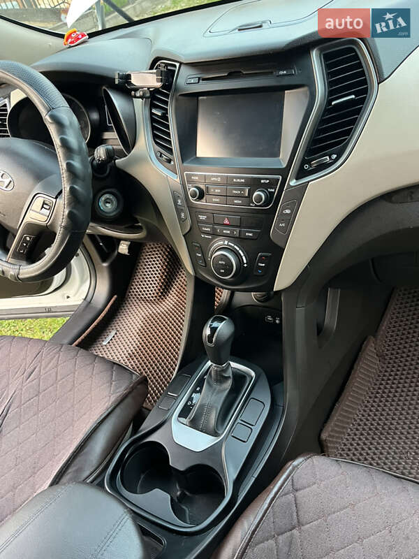 Внедорожник / Кроссовер Hyundai Santa FE 2016 в Борщеве