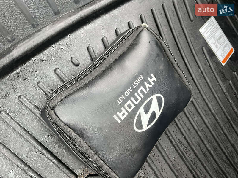 Внедорожник / Кроссовер Hyundai Santa FE 2015 в Киеве