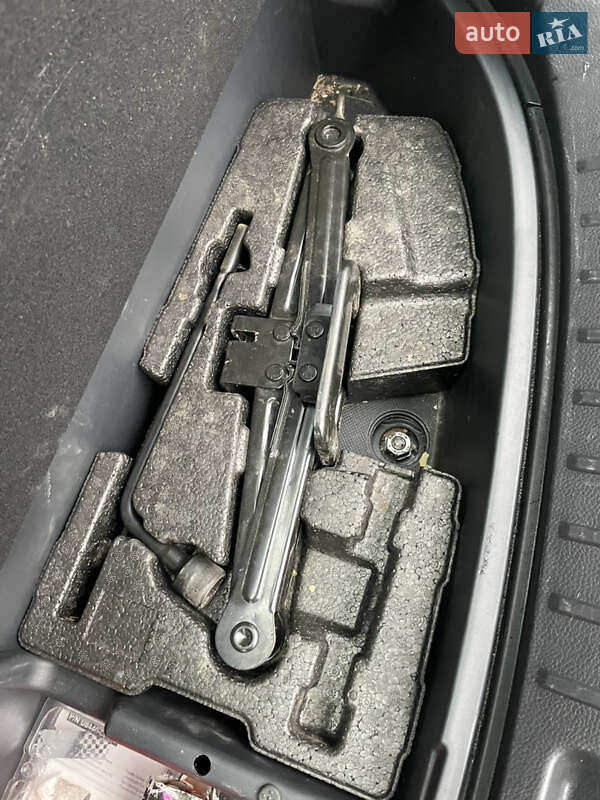 Внедорожник / Кроссовер Hyundai Santa FE 2015 в Киеве