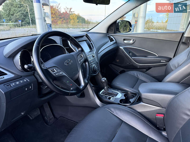 Внедорожник / Кроссовер Hyundai Santa FE 2015 в Радивилове