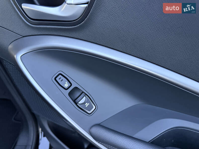 Внедорожник / Кроссовер Hyundai Santa FE 2015 в Радивилове