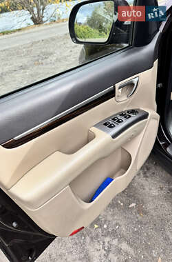 Внедорожник / Кроссовер Hyundai Santa FE 2011 в 