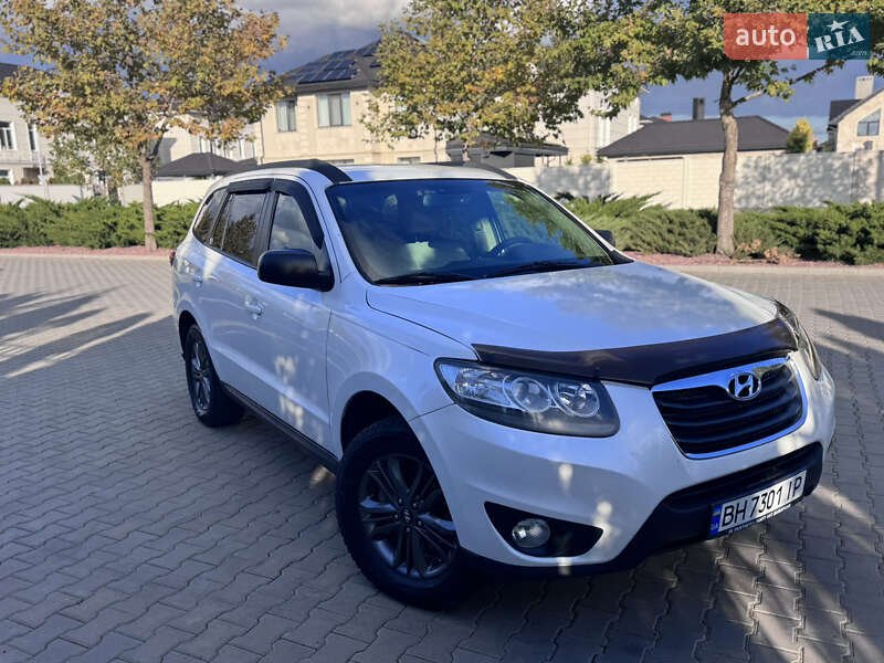 Внедорожник / Кроссовер Hyundai Santa FE 2011 в 