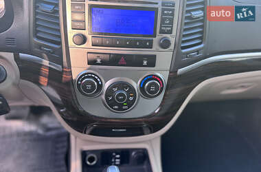 Внедорожник / Кроссовер Hyundai Santa FE 2011 в 