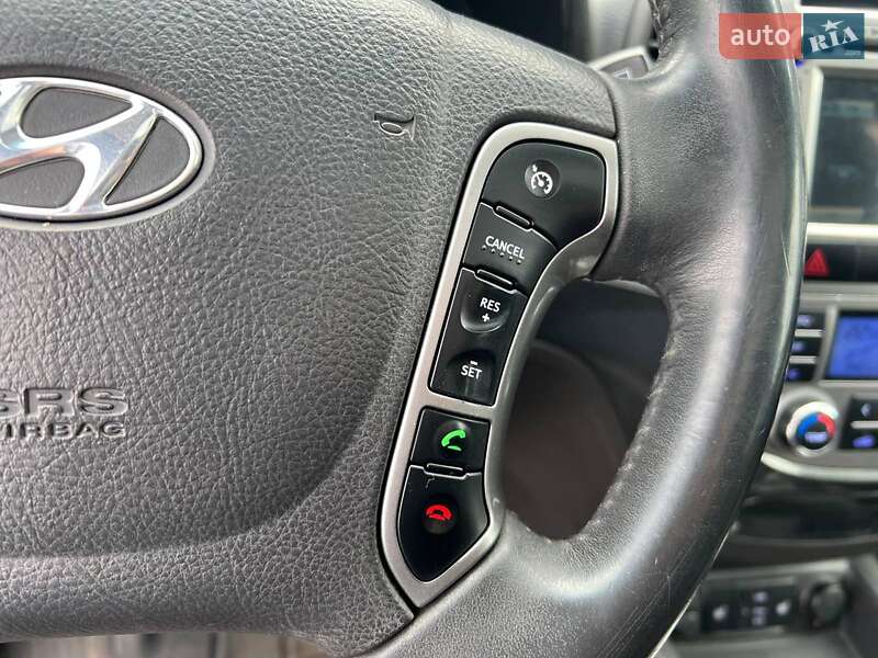 Внедорожник / Кроссовер Hyundai Santa FE 2012 в Львове