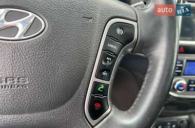 Внедорожник / Кроссовер Hyundai Santa FE 2012 в 