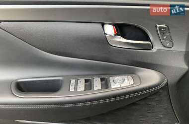 Внедорожник / Кроссовер Hyundai Santa FE 2021 в 