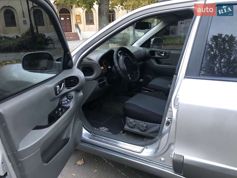 Внедорожник / Кроссовер Hyundai Santa FE 2005 в Николаеве