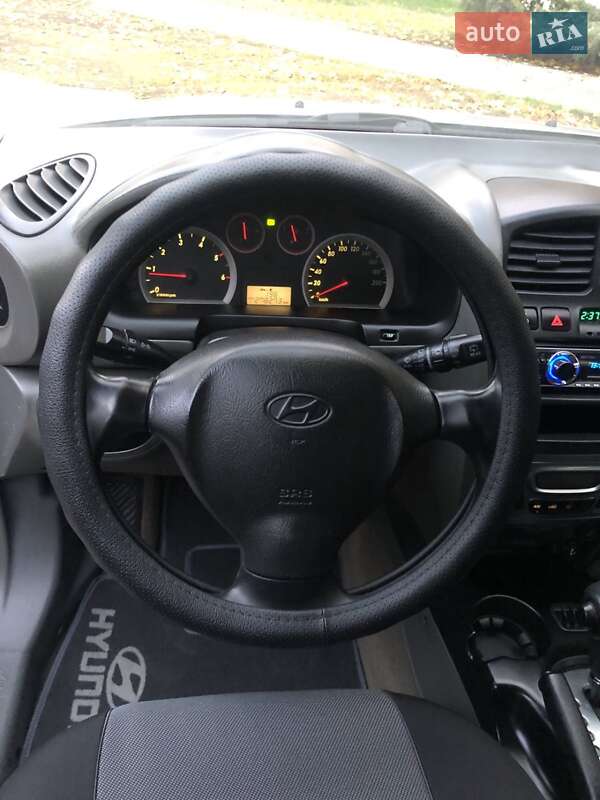 Внедорожник / Кроссовер Hyundai Santa FE 2005 в Николаеве