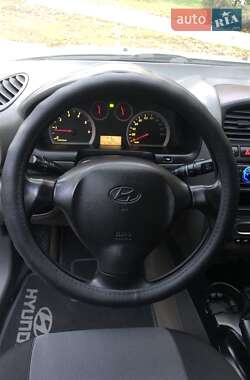 Позашляховик / Кросовер Hyundai Santa FE 2005 в 