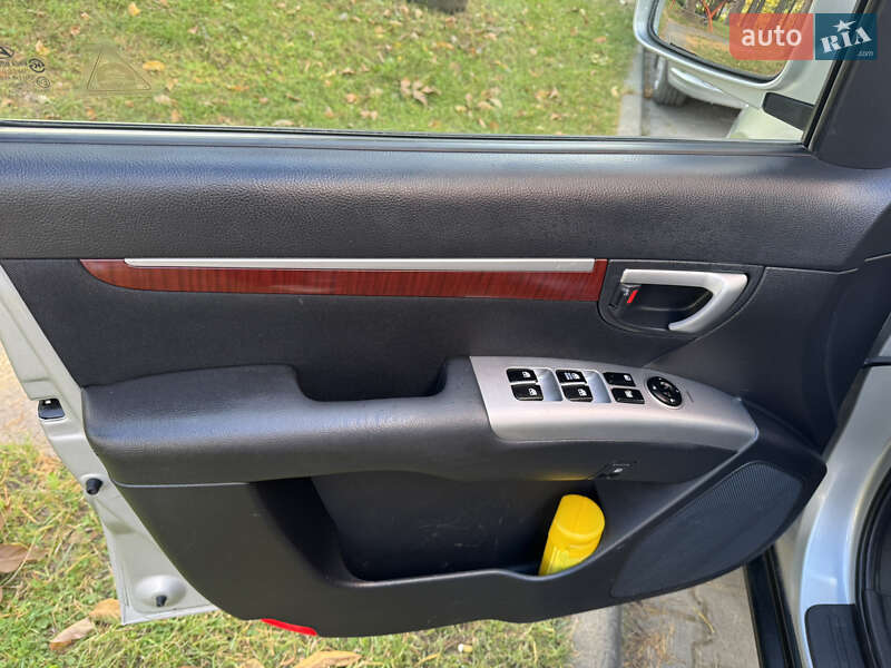 Внедорожник / Кроссовер Hyundai Santa FE 2005 в Новояворовске