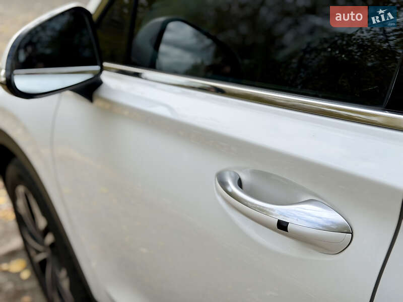 Внедорожник / Кроссовер Hyundai Santa FE 2018 в Киеве