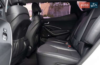Внедорожник / Кроссовер Hyundai Santa FE 2015 в 