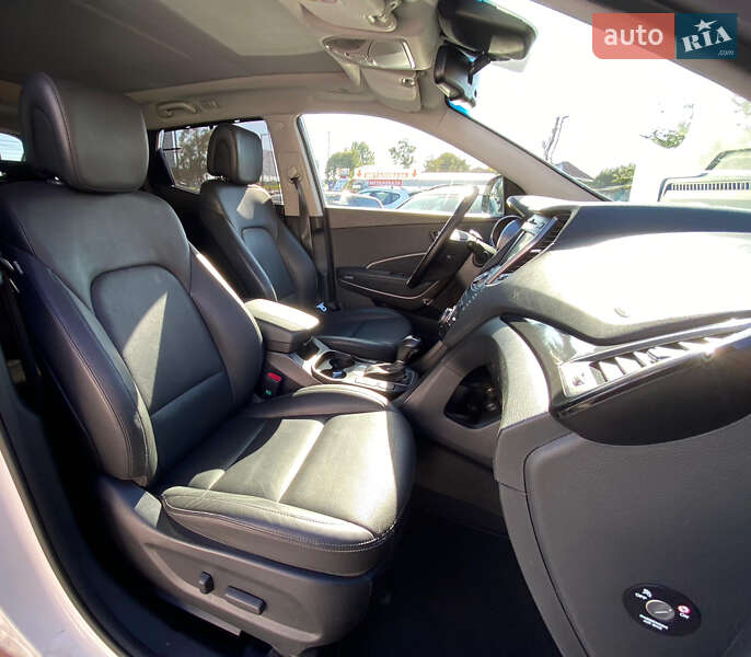 Внедорожник / Кроссовер Hyundai Santa FE 2015 в Ровно