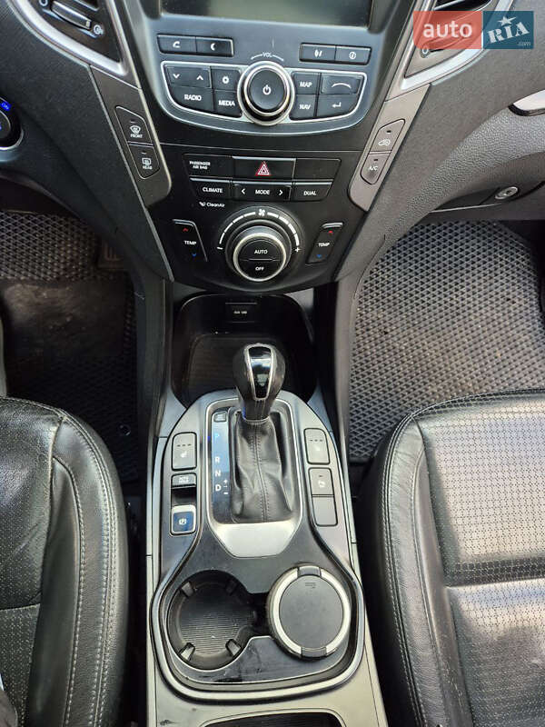 Позашляховик / Кросовер Hyundai Santa FE 2013 в Вараші