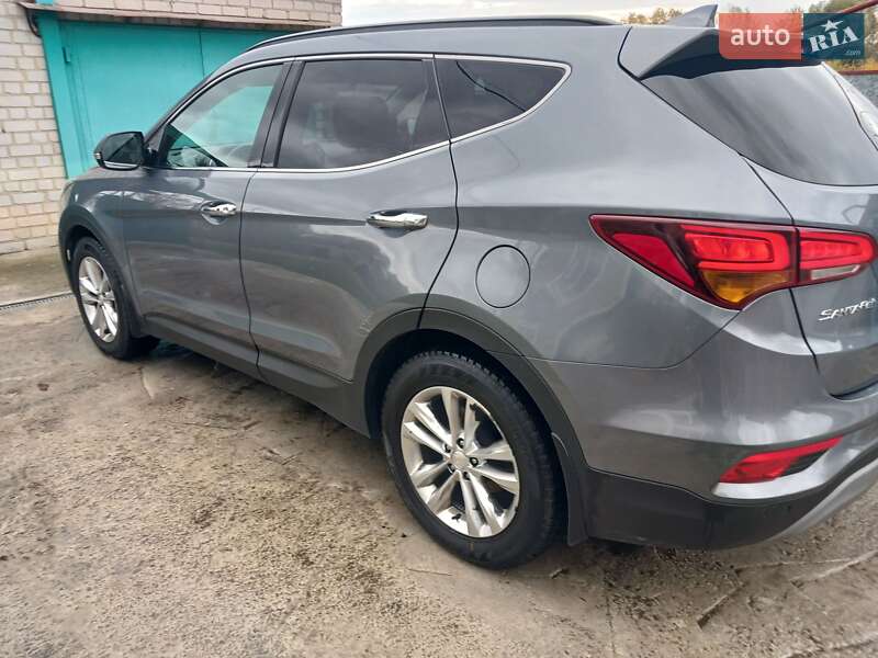 Позашляховик / Кросовер Hyundai Santa FE 2017 в Чорнобаї