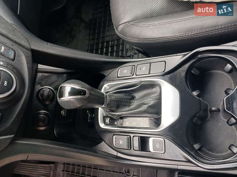 Позашляховик / Кросовер Hyundai Santa FE 2017 в Чорнобаї