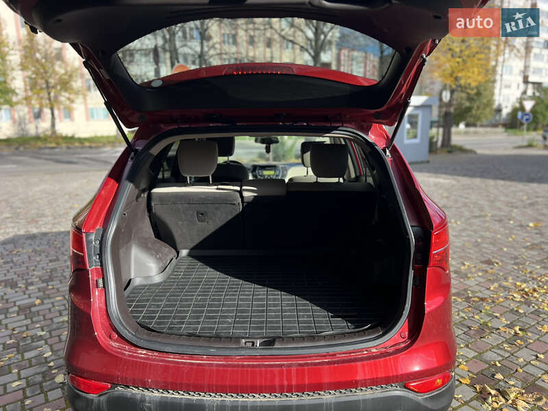 Внедорожник / Кроссовер Hyundai Santa FE 2012 в Ровно