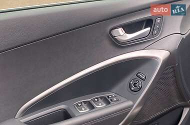 Внедорожник / Кроссовер Hyundai Santa FE 2015 в 