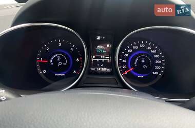 Внедорожник / Кроссовер Hyundai Santa FE 2015 в 