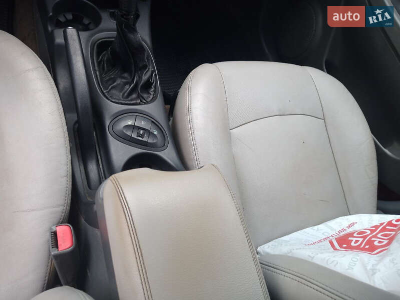 Внедорожник / Кроссовер Hyundai Santa FE 2004 в Харькове