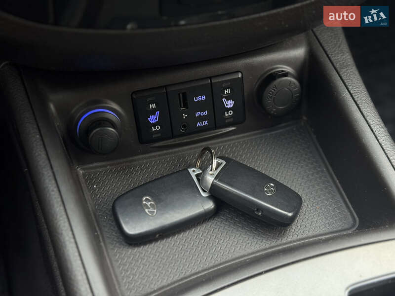 Внедорожник / Кроссовер Hyundai Santa FE 2011 в Ровно