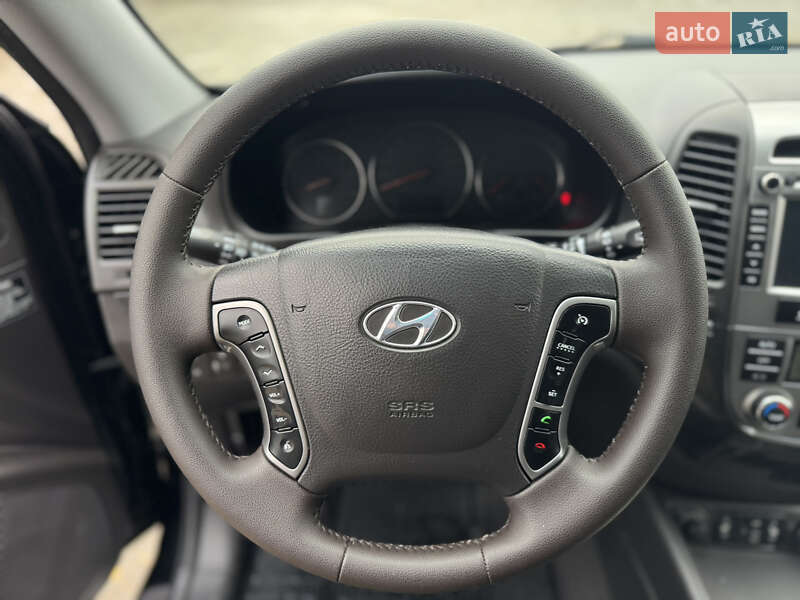 Внедорожник / Кроссовер Hyundai Santa FE 2011 в Ровно