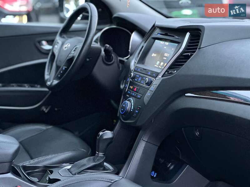 Позашляховик / Кросовер Hyundai Santa FE 2016 в Києві