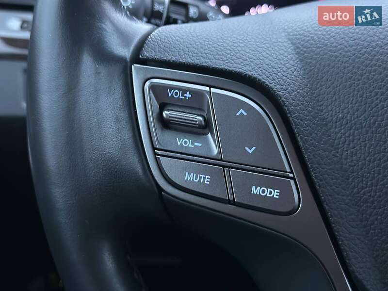 Позашляховик / Кросовер Hyundai Santa FE 2016 в Києві