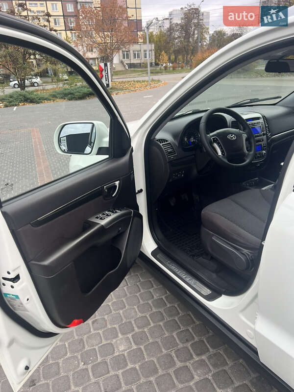 Позашляховик / Кросовер Hyundai Santa FE 2011 в Дніпрі