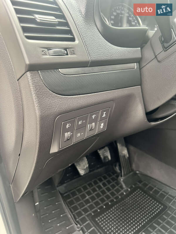 Позашляховик / Кросовер Hyundai Santa FE 2011 в Дніпрі