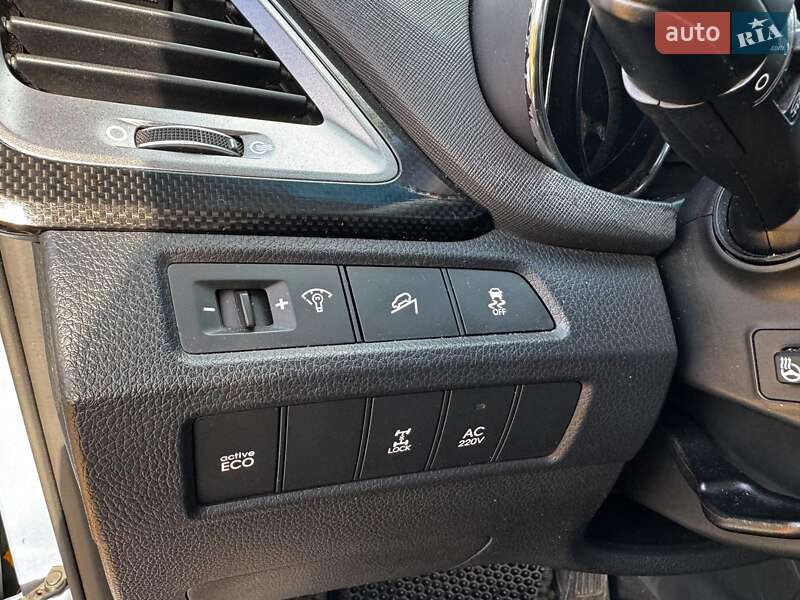 Внедорожник / Кроссовер Hyundai Santa FE 2014 в Киеве