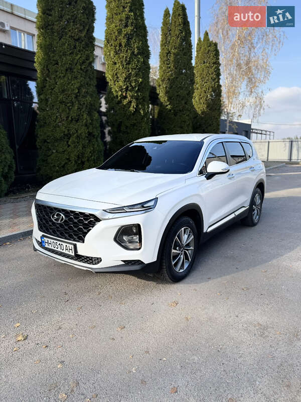 Внедорожник / Кроссовер Hyundai Santa FE 2019 в Краснограде