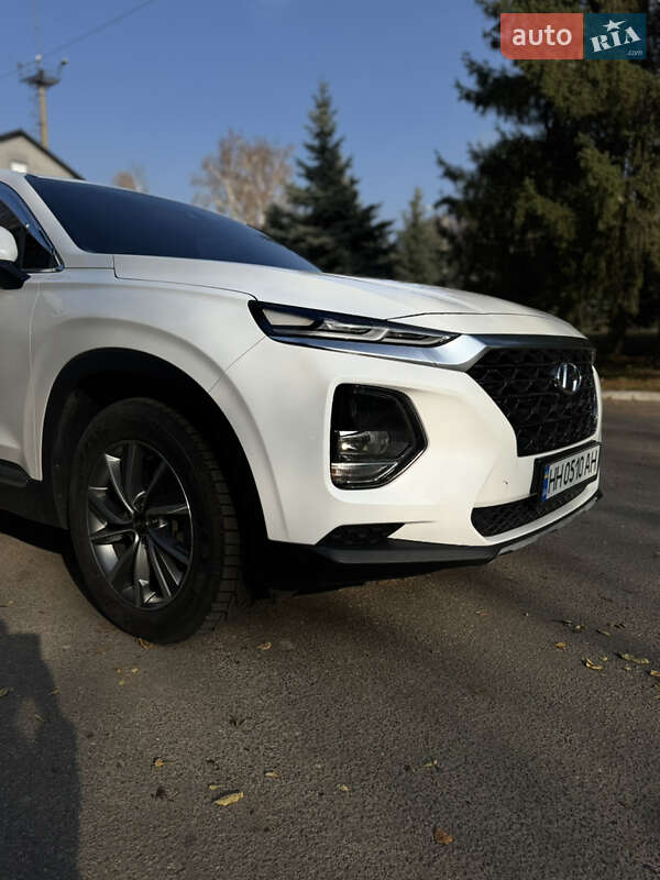 Внедорожник / Кроссовер Hyundai Santa FE 2019 в Краснограде
