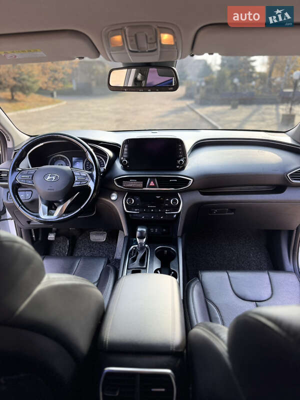Внедорожник / Кроссовер Hyundai Santa FE 2019 в Краснограде