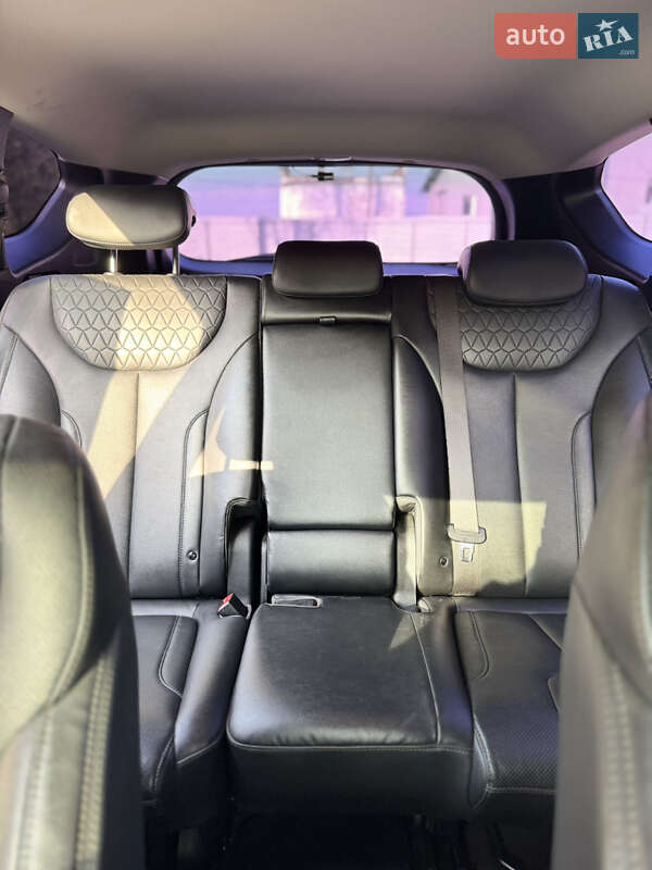 Внедорожник / Кроссовер Hyundai Santa FE 2019 в Краснограде