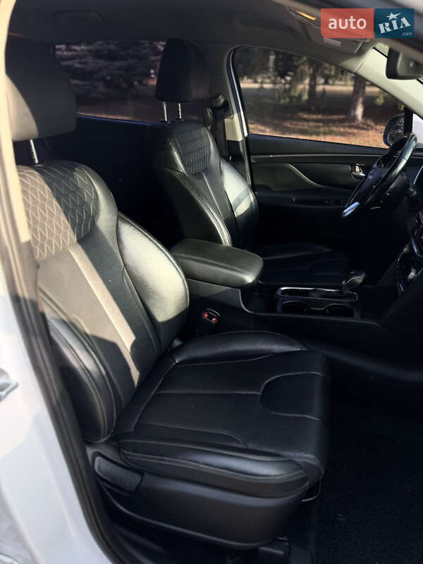 Внедорожник / Кроссовер Hyundai Santa FE 2019 в Краснограде