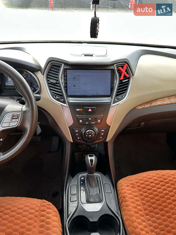 Внедорожник / Кроссовер Hyundai Santa FE 2014 в Дубно